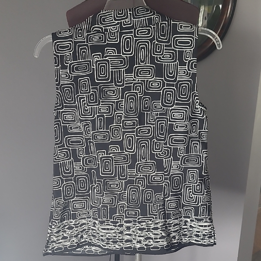 Sag Harbor Black and White Geometric Blouse - Picture 5 of 5